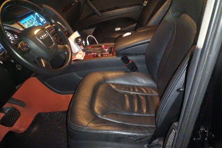 Used Audi Q7  Left Front Seat