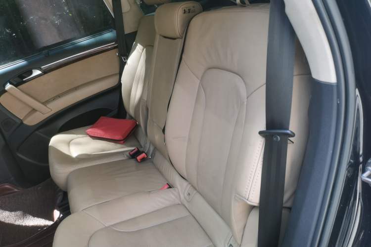 Used Audi Q7 2012 3.0 TFSI Ambition (200kW) Left Rear Seat