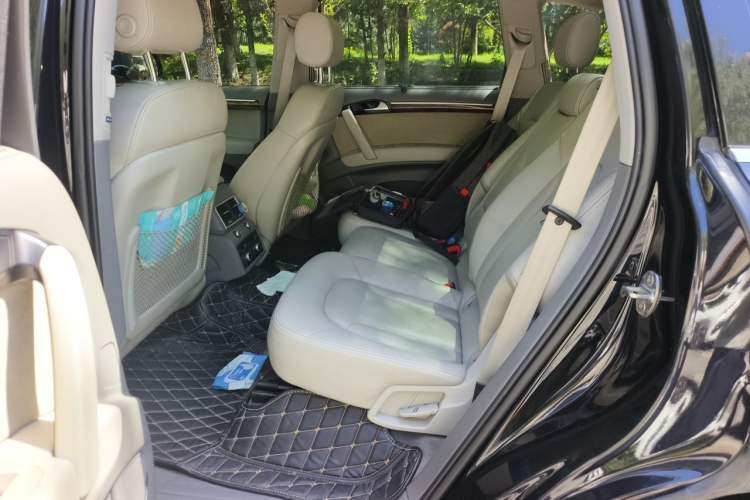 Used Audi Q7 2012 3.0 TFSI Ambition (200kW) Left Rear Seat