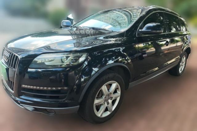Ojetý Audi Q7 Audi Q7 (Imported) Displacement: 3.0L Automatic Transmission Power: 200 kW 7 Seaters