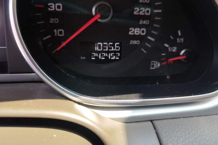 Used Audi Q7 2012 3.0 TFSI Technology Model (200kW) Odometer Close Up
