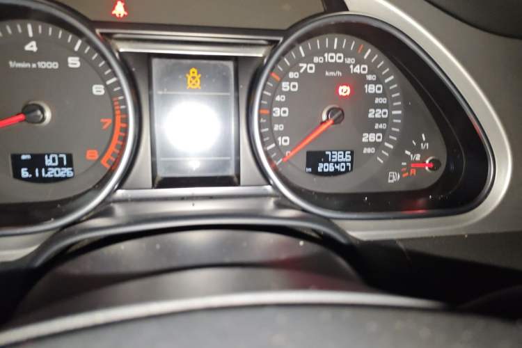 Used Audi Q7 2012 3.0 TFSI Ambition (200kW) Odometer Close Up