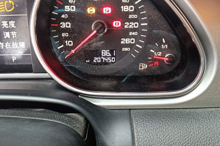 Used Audi Q7 2012 3.0 TFSI Technology Model (200kW) Odometer Close Up