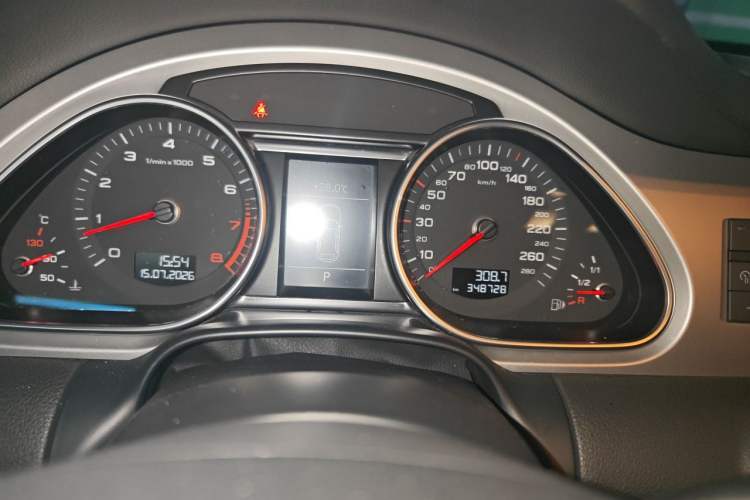 Used Audi Q7 2012 3.0 TFSI Comfort Model (200kW) Odometer Close Up