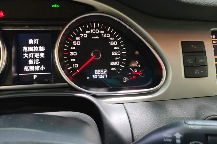 Used Audi Q7 2012 3.0 TFSI Comfort Model (200kW) Odometer Close Up