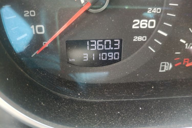 Used Audi Q7 2012 3.0 TDI Leading Model Odometer Close Up