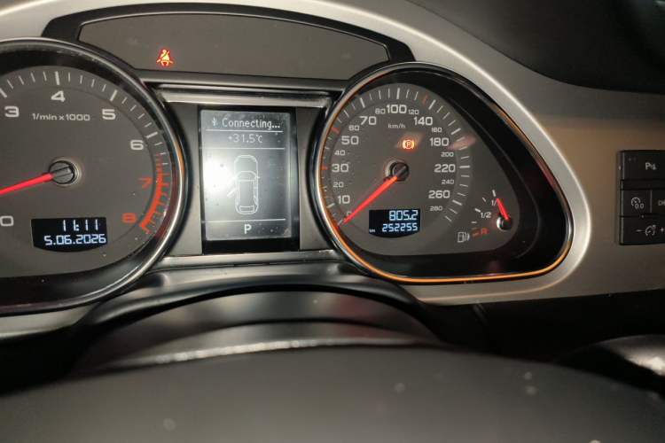 Used Audi Q7 2012 3.0 TFSI Technology Model (200kW) Odometer Close Up