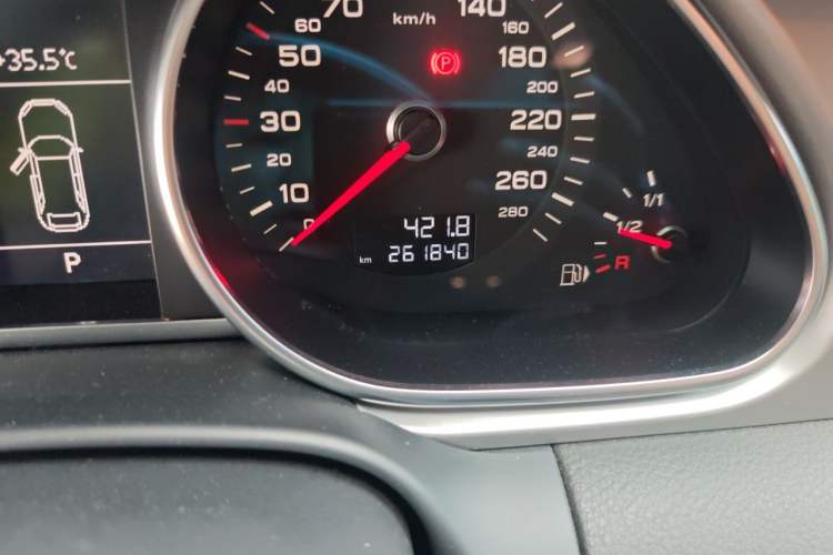 Used Audi Q7  Odometer Close Up