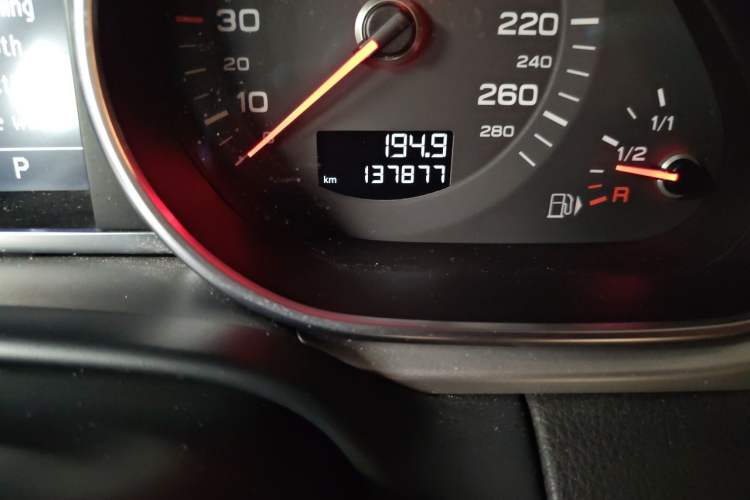 Used Audi Q7 2012 3.0 TFSI Ambition (200kW) Odometer Close Up