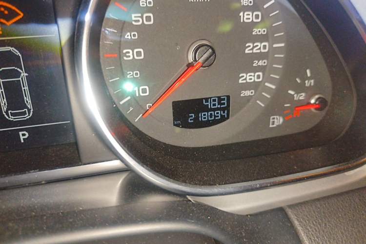Used Audi Q7 2012 3.0 TFSI Technology Model (200kW) Odometer Close Up