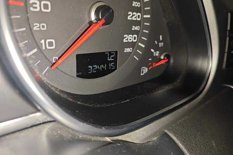 Used Audi Q7 2012 3.0 TFSI Comfort Model (200kW) Odometer Close Up