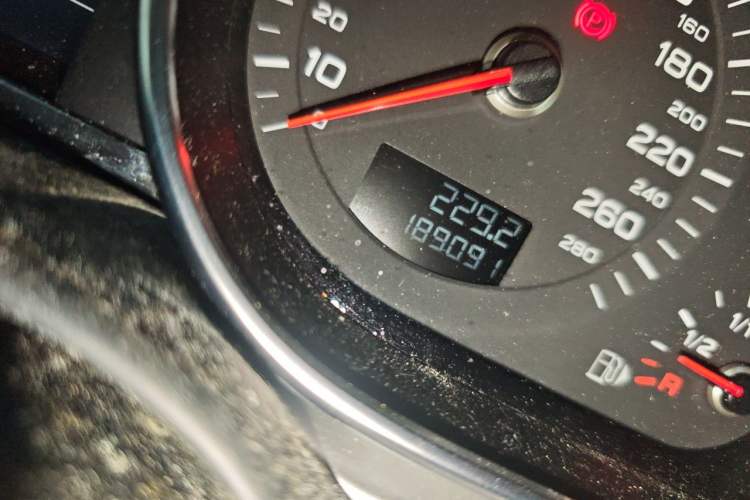 Used Audi Q7 2012 3.0 TFSI Technology (245kW) Odometer Close Up