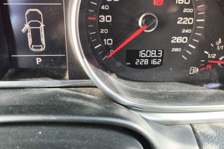 Used Audi Q7 2012 3.0 TFSI Technology (245kW) Odometer Close Up