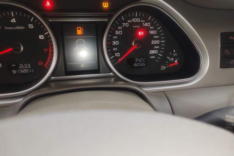 Used Audi Q7 2012 3.0 TFSI Comfort Model (200kW) Odometer Close Up