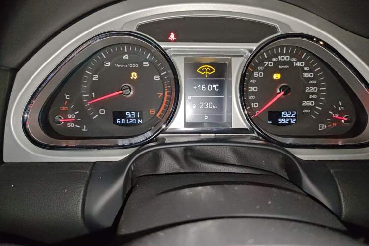 Used Audi Q7  Odometer Close Up