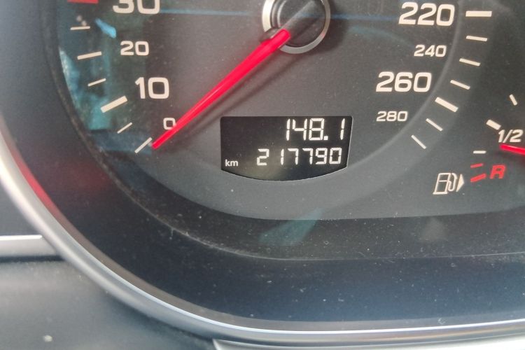 Used Audi Q7 2012 3.0 TFSI quattro (200kW) Advanced trim Odometer Close Up