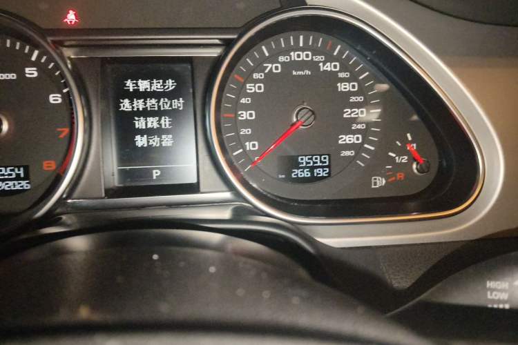 Used Audi Q7 2012 3.0 TFSI Technology Model (200kW) Odometer Close Up