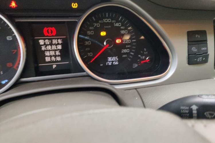 Used Audi Q7 2012 3.0 TFSI Technology Model (200kW) Odometer Close Up