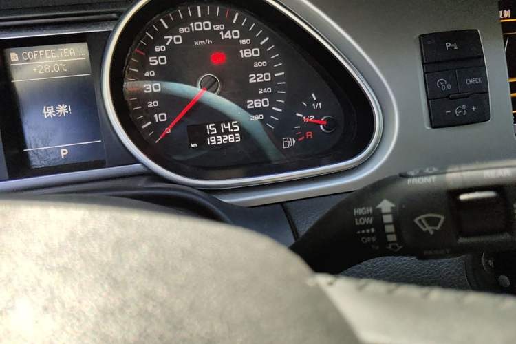 Used Audi Q7 2012 3.0 TFSI Ambition (200kW) Odometer Close Up