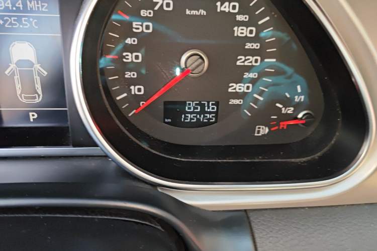 Used Audi Q7 2012 3.0 TFSI Comfort Model (200kW) Odometer Close Up