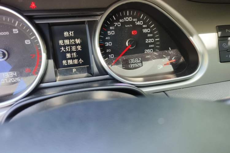 Used Audi Q7 2012 3.0 TFSI Ambition (200kW) Odometer Close Up