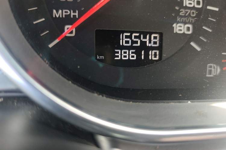 Used Audi Q7 2012 3.0 TDI Leading Model Odometer Close Up