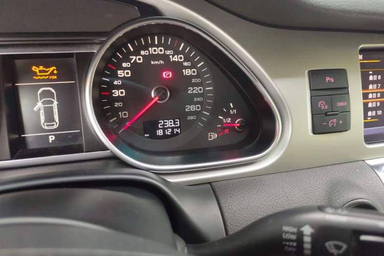 Used Audi Q7 2012 3.0 TFSI Ambition (200kW) Odometer Close Up