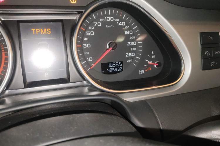 Used Audi Q7 2012 3.0 TFSI Comfort Model (200kW) Odometer Close Up