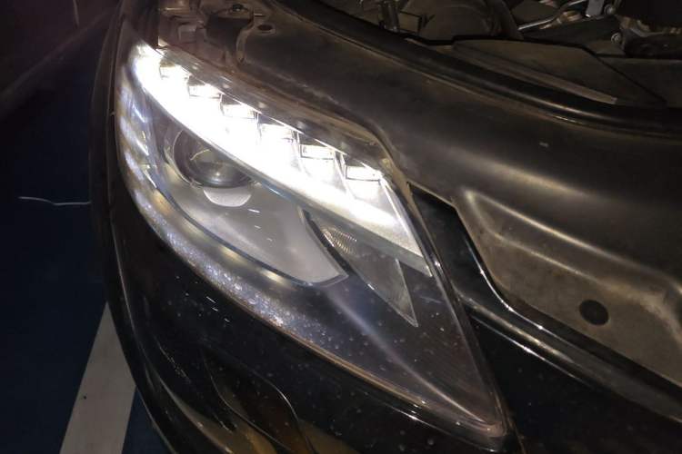 Used Audi Q7 2012 3.0 TFSI Ambition (200kW) Right Front Headlight