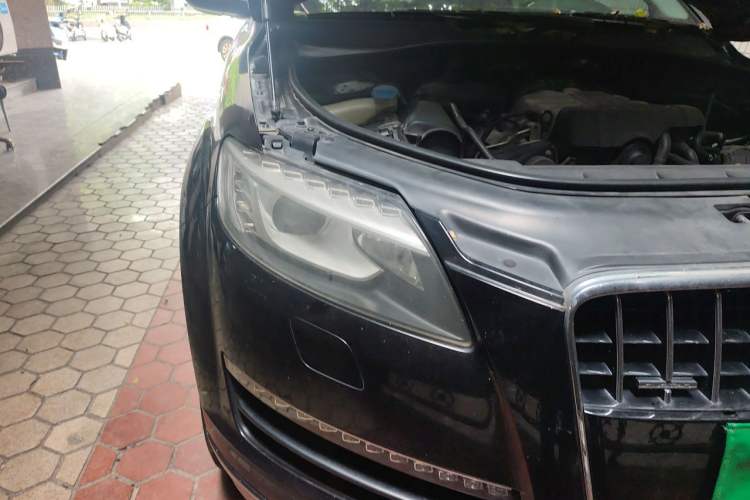 Used Audi Q7 2012 3.0 TFSI Comfort Model (245kW) Right Front Headlight