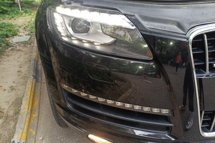 Used Audi Q7 2012 3.0 TDI Leading Model Right Front Headlight