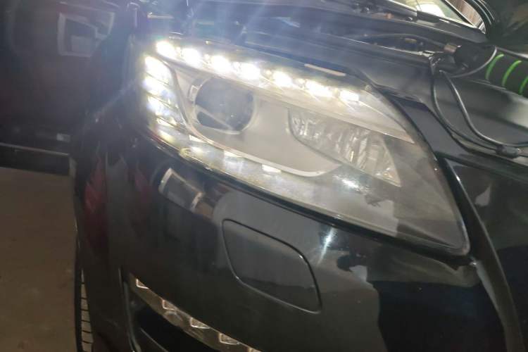 Used Audi Q7 2012 3.0 TFSI Ambition (200kW) Right Front Headlight