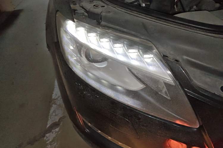 Used Audi Q7  Right Front Headlight