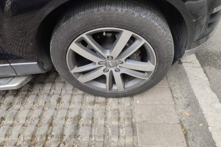 Used Audi Q7 2012 3.0 TFSI Ambition (200kW) Right Front Wheel Hub