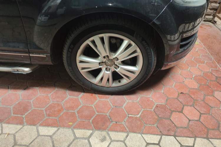 Used Audi Q7 2012 3.0 TFSI Comfort Model (245kW) Right Front Wheel Hub