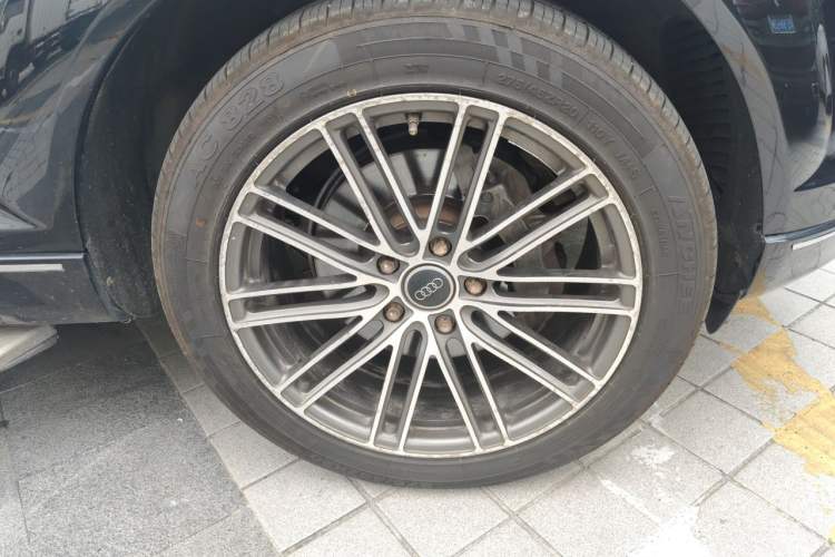 Used Audi Q7 2012 3.0 TDI Leading Model Right Front Wheel Hub