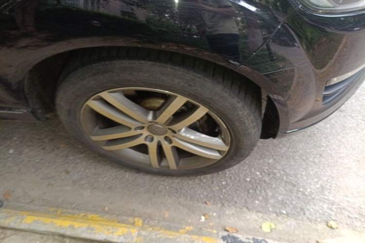 Used Audi Q7 2012 3.0 TDI Leading Model Right Front Wheel Hub