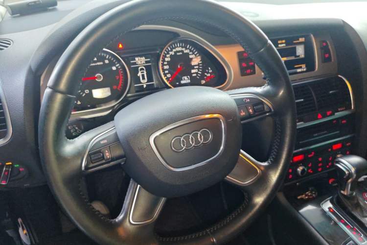 Used Audi Q7 2012 3.0 TFSI Technology Model (200kW) Steering Wheel