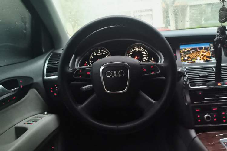 Used Audi Q7 2012 3.0 TFSI Comfort Model (200kW) Steering Wheel