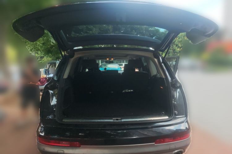 Used Audi Q7  Trunk