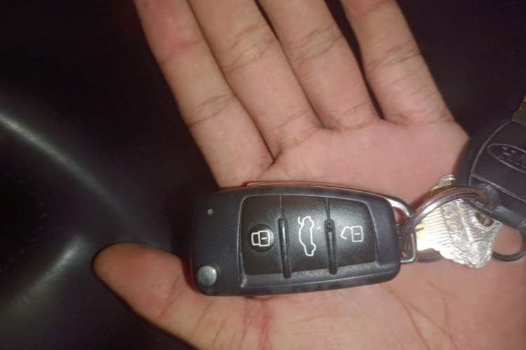Used Audi Q7  Vehicle Key