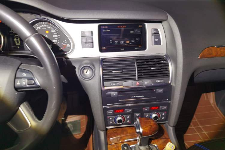Used Audi Q7 2012 3.0 TFSI Comfort Model (200kW) Audio And AC Panel