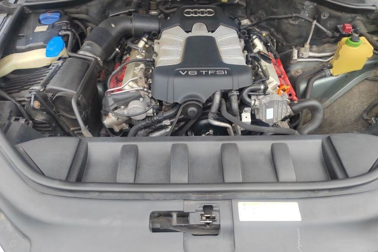 Used Audi Q7 2012 3.0 TFSI Technology Model (200kW) Engine Bay