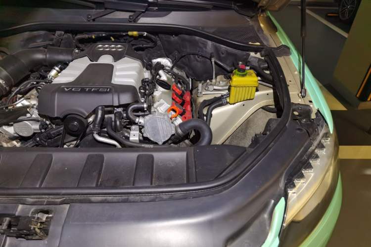 Used Audi Q7 2012 3.0 TFSI Comfort Model (200kW) Engine Bay Left