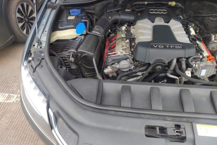 Used Audi Q7 2012 3.0 TFSI Technology Model (200kW) Engine Bay Right