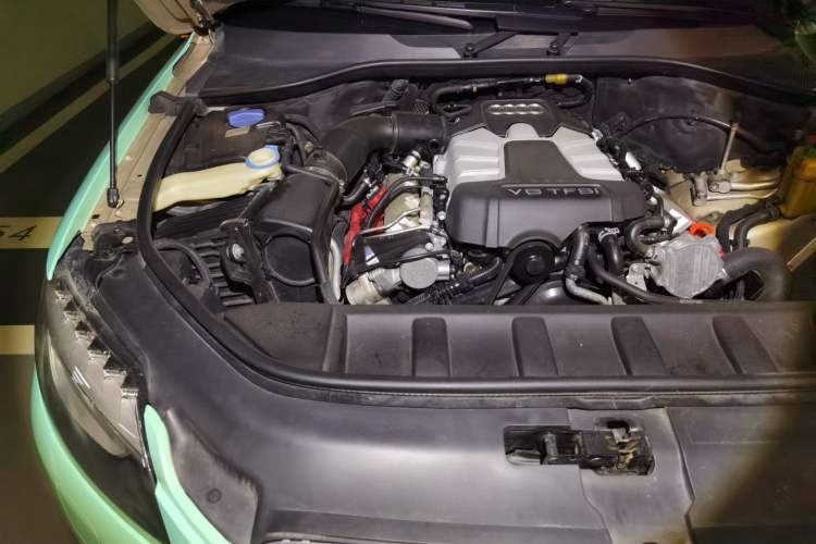 Used Audi Q7 2012 3.0 TFSI Comfort Model (200kW) Engine Bay Right