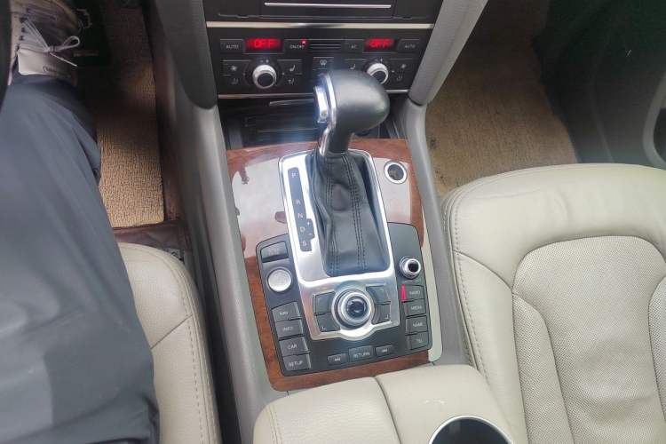 Used Audi Q7 2012 3.0 TFSI Technology Model (200kW) Gear Lever