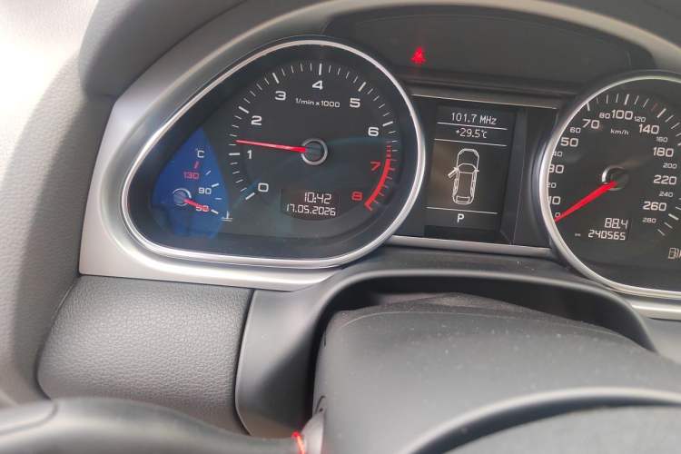 Used Audi Q7 2012 3.0 TFSI Technology Model (200kW) Odometer Close Up
