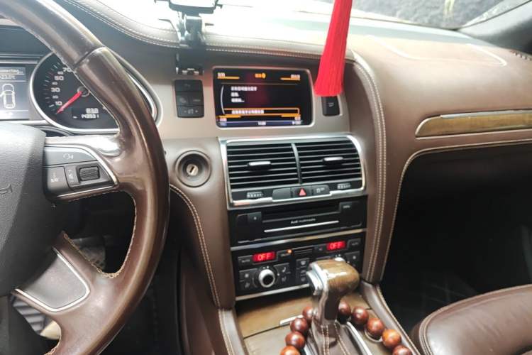 Used Audi Q7 2012 3.0 TFSI Exclusive Version (200kW) Audio And AC Panel