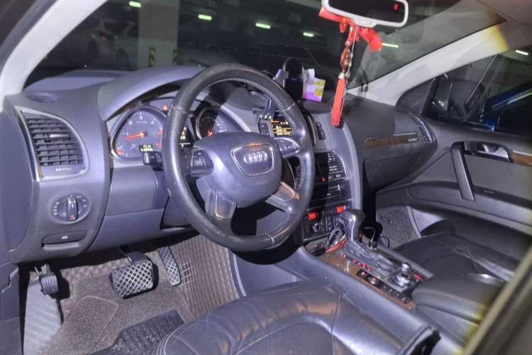 Used Audi Q7 2012 3.0 TDI Leading Model Center Console